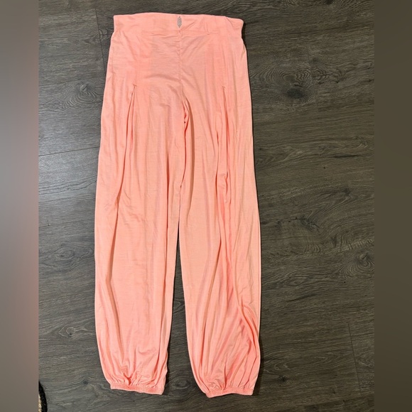 *NWOT* FP Movement Find Your Flow Pants - Pastel Peach - Picture 6 of 8